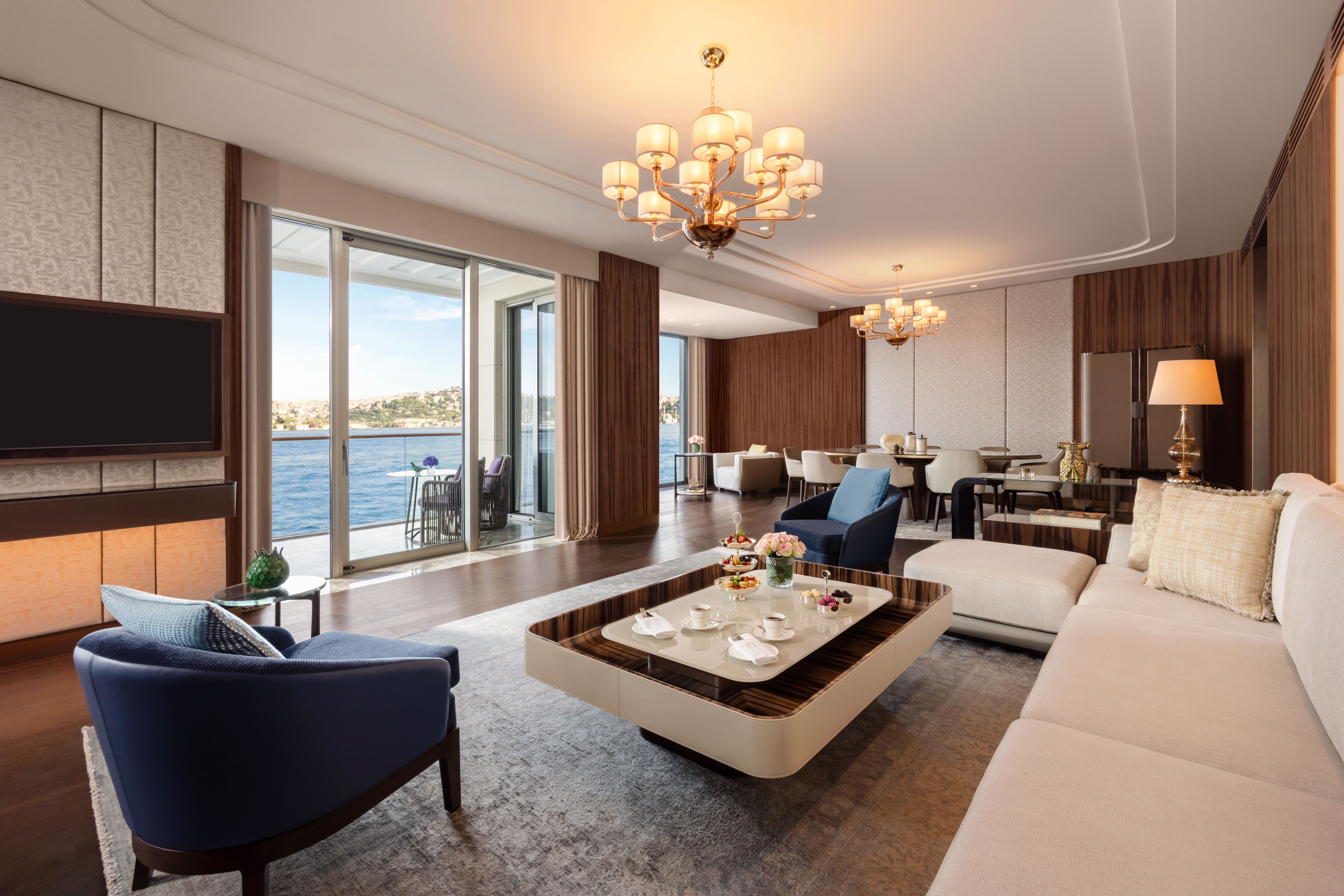 istanbul-bosphorus-suite-living-room-min